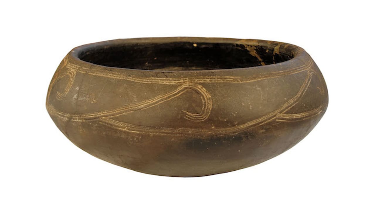 A Choctaw clay bowl, carried to Oklahoma on the Trail of Tears (Choctaw Nation Capitol Museum).